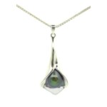 Silver Peacock Pearl Fluted Pendant